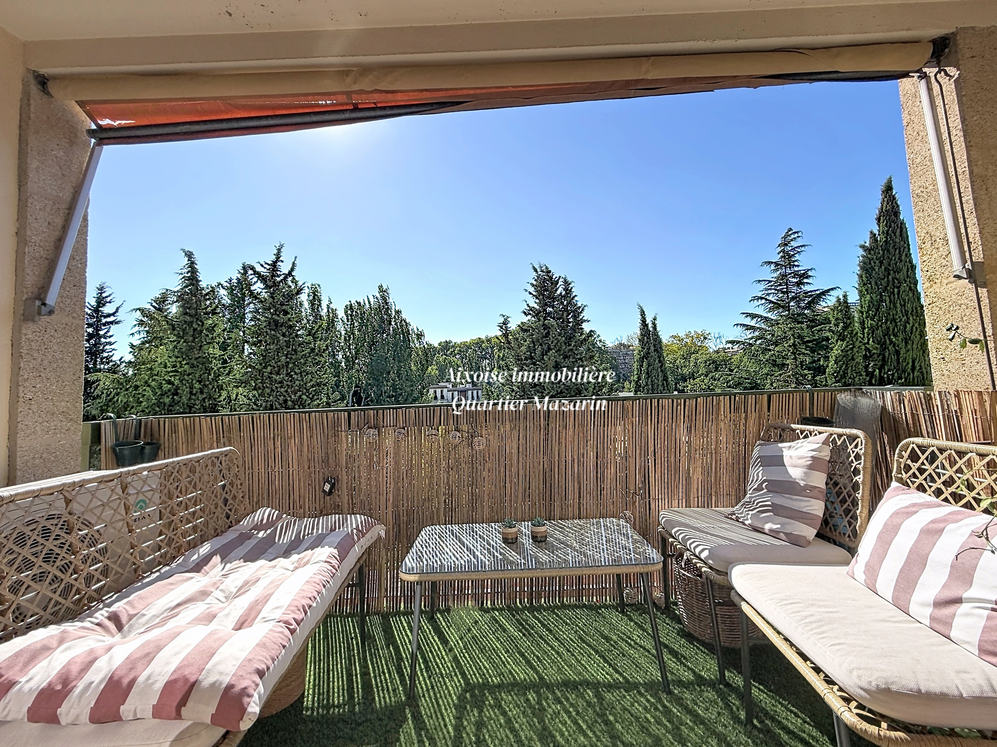 T4 lumineux avec terrasse à la torse — miniature 11
