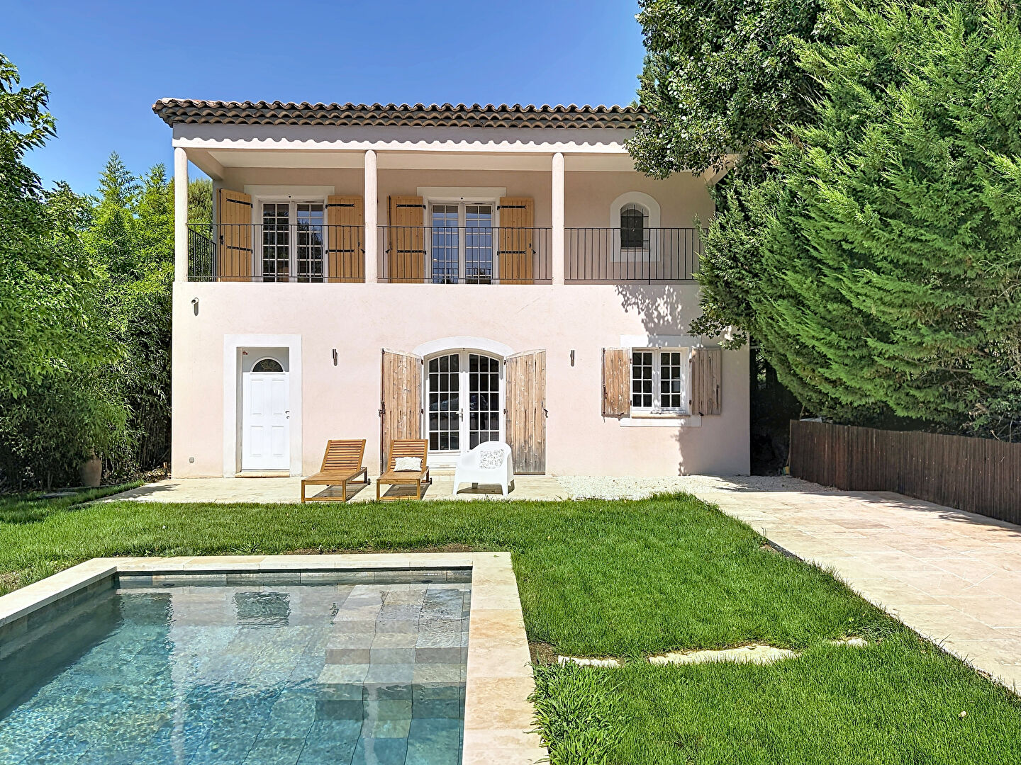 Maison 4 pièces avec piscine — miniature 2