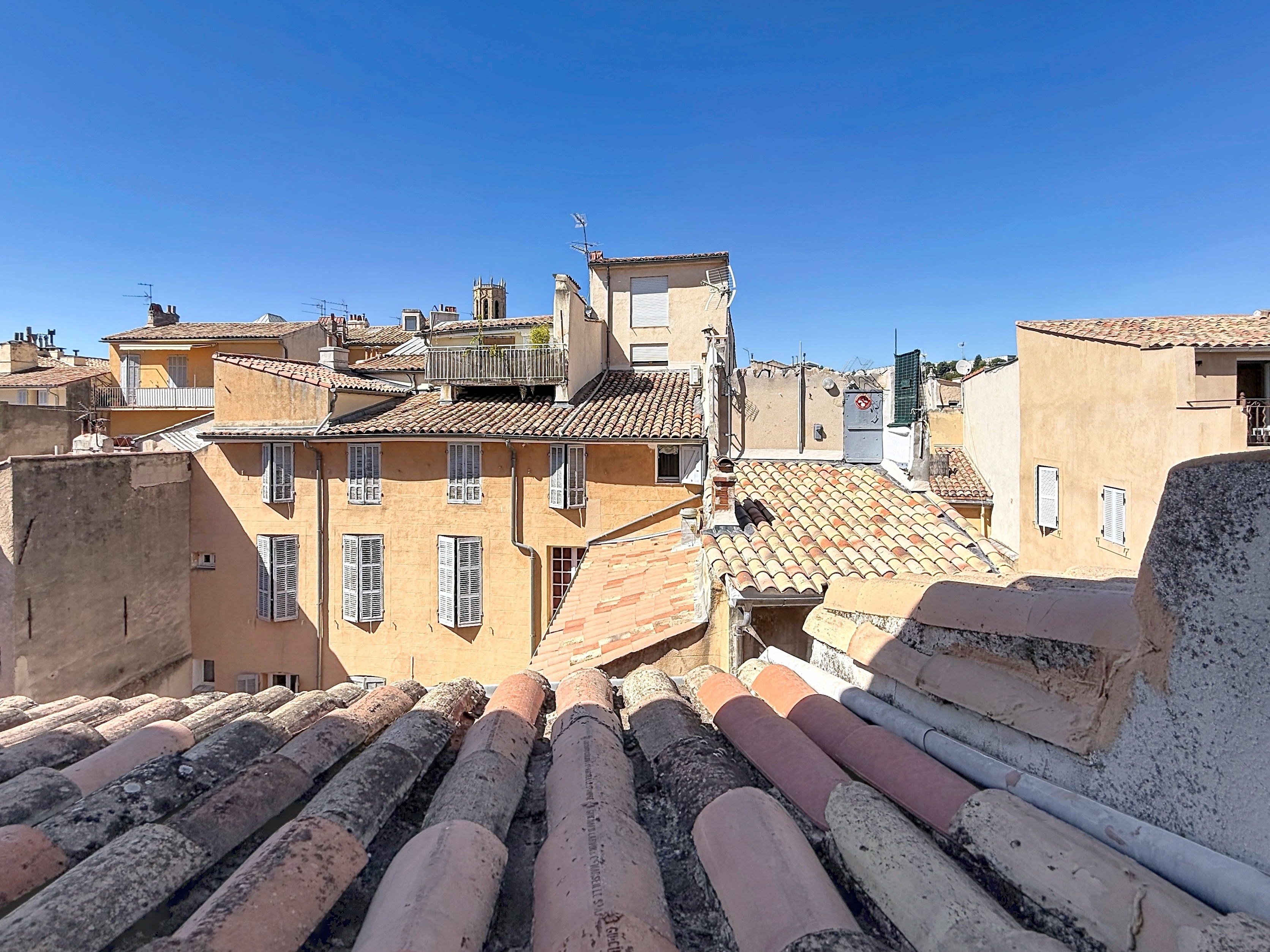 Aix centre historique - Studio/T1 de14m² - dernier étage - proche Mairie — miniature 4